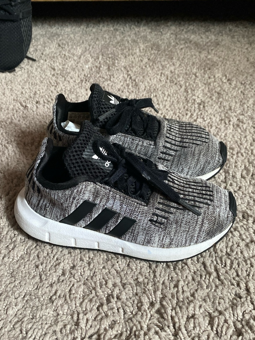 adidas swift Kids Black & Gray Knit Lace-Up Sneakers size 10K